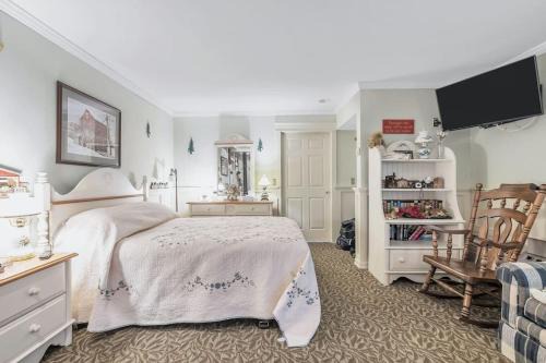 Quiet Getaway with Queen Bed & Wi-Fi