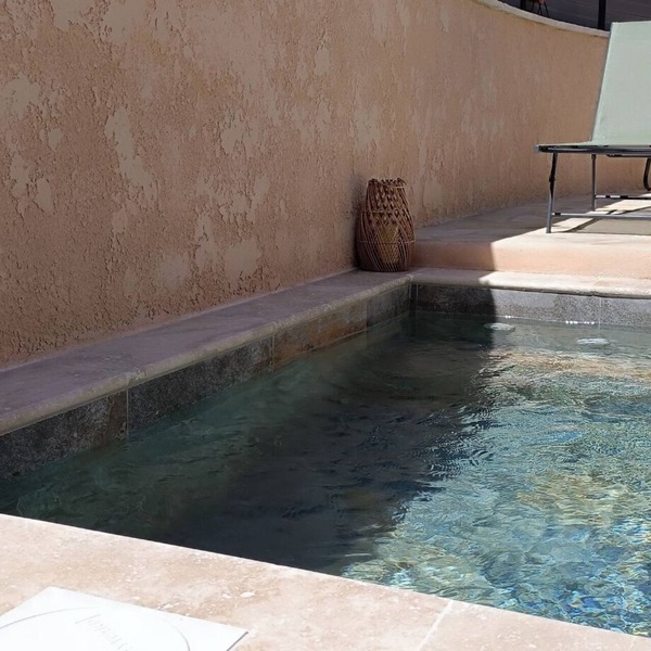 QUIET GITE FOR TWO WITH RELAXING POOL NOT OVERLOOKED + PET