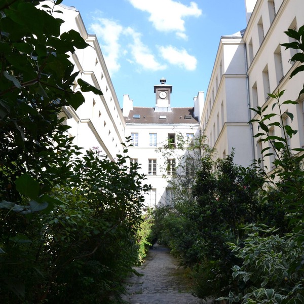 Quiet & Greenery in Paris .
