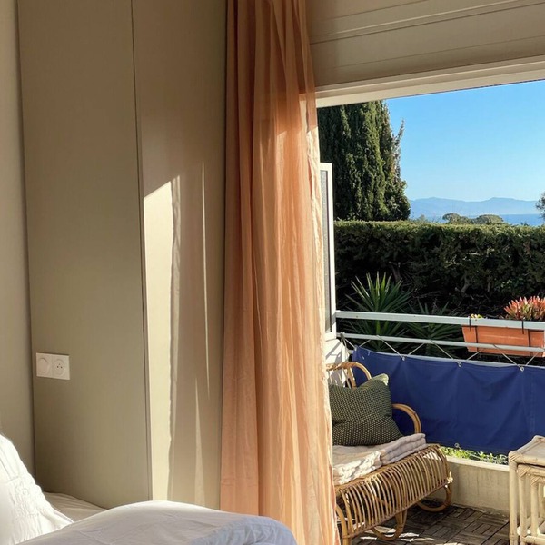 Quiet location on Cap d'Antibes, sea view and 2 minutes from the most beautiful beaches
