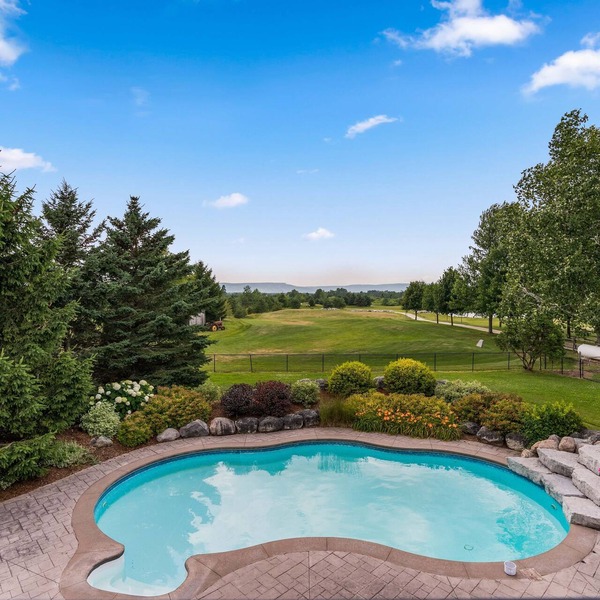 -Quiet Mountainview Retreat with Private Pool