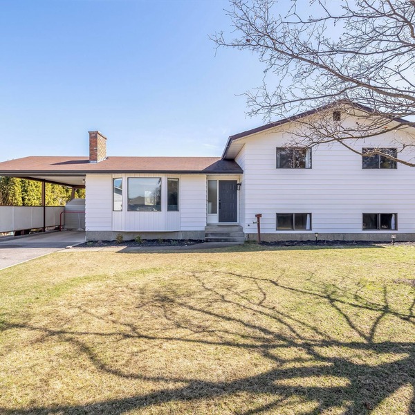 Quiet, Mountainview, Country-in-the-City Home, minutes to downtown and beaches