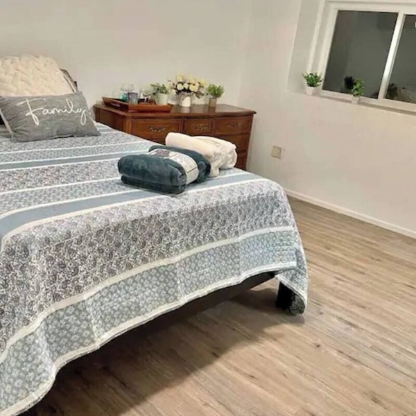 Quiet North Seattle Stay Near Transit & Parks