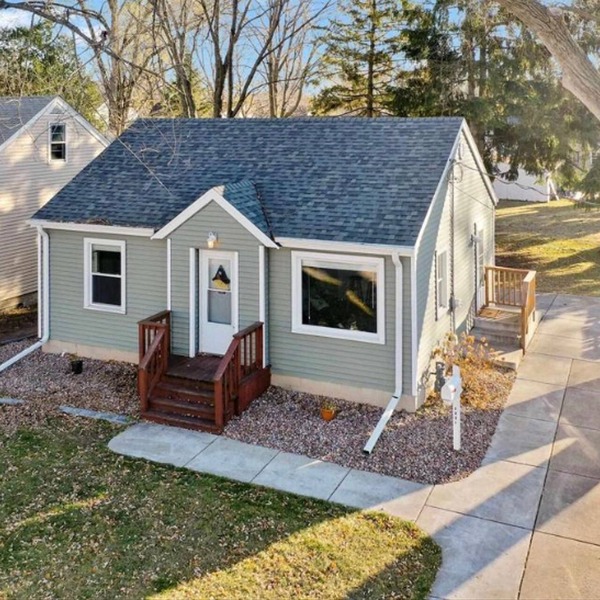 Quiet property on dead-end street in a historic neighborhood nearby parks and walking trails