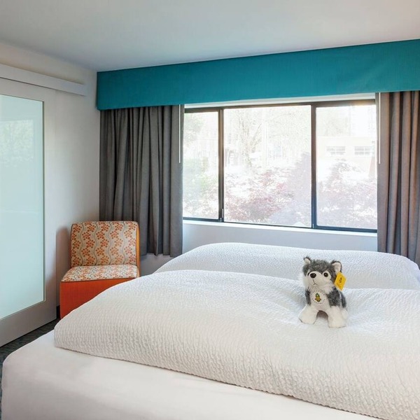 Quiet Seattle Spot | Perfect for Couple: Bustling University Village
