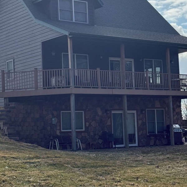 Quiet, secluded bluff top cabin with beautiful sunsets
