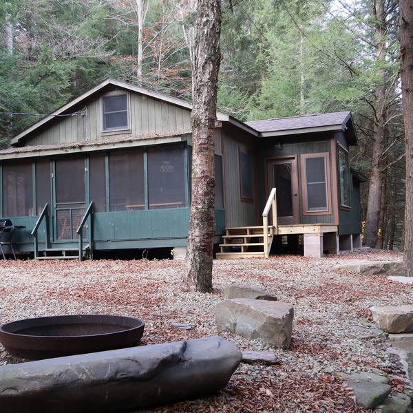 Quiet setting along a beautiful mountian stream!