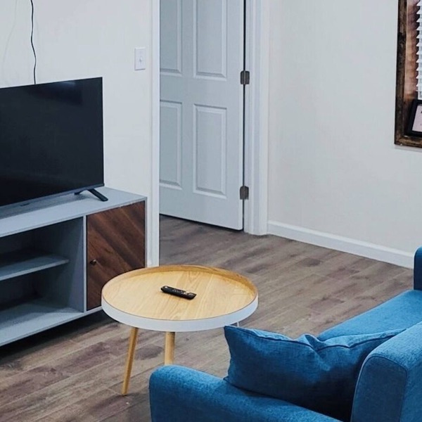 Quiet, trendy and comfortable new apartment near a coffee shop in Windber.