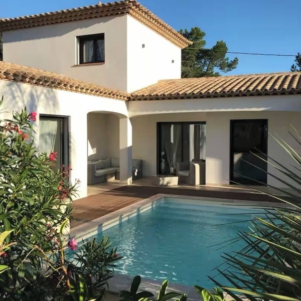 Quiet villa, view of the hills near the sea, heated pool, CLIM