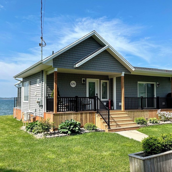 Quiet Waterfront Cottage Close To Charlottetown