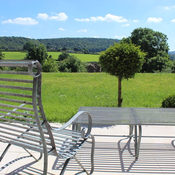 Quiet16th Century Cotswold Barn, refurbished. Panoramic views on organic farm