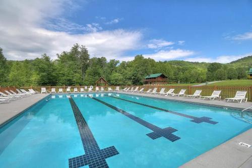 Quilted Pines - Pool, Fire Pit, & Dog Friendly!