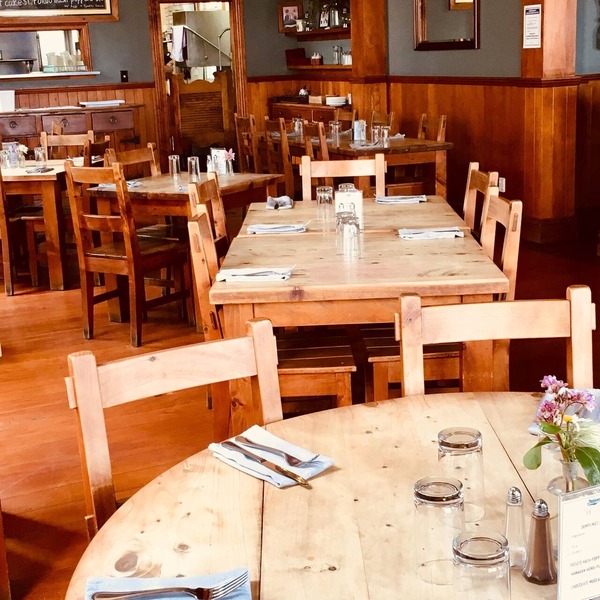 Raglan Harbour View Hotel