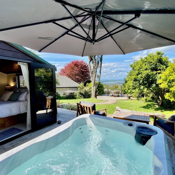 Raglan View Cottage with Spa Pool