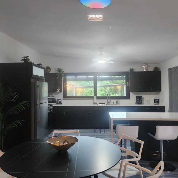 Rainforest Serenity Home- Charming 3-bedroom home in Río Grande, WiFi, AC & Pool