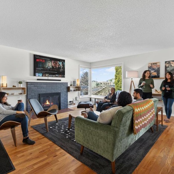 Rainier Beach 4BR and 2BA Modern Home 15 mins to WorldCup!