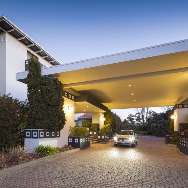 Ramada by Wyndham Diplomat Canberra