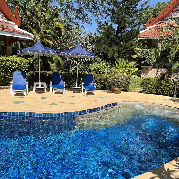 RARE ! villa, 3 bed-3 bath, pool-jacuzzi, tropical garden, property 1,600 m2,