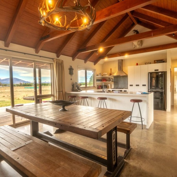 Raspberry Hut, Huge Spaces & Panoramic Views