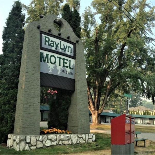 Ray Lyn Motel
