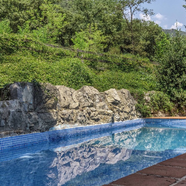 Real disconnection in Alta Garrotxa. Nature, calm and home cooking.