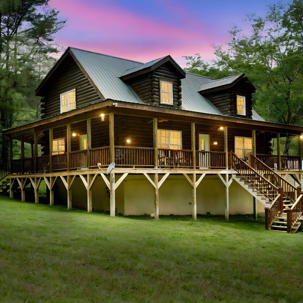 Real Log Cabin in Mountain Forest! Pet Friendly, Fiber WiFi, Near Casino/Rafting