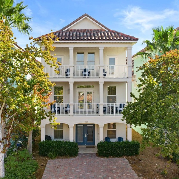 Recently Refreshed Crystal Beach Retreat Pet Friendly, Steps to Pool, Shuttle & Emerald Coast!