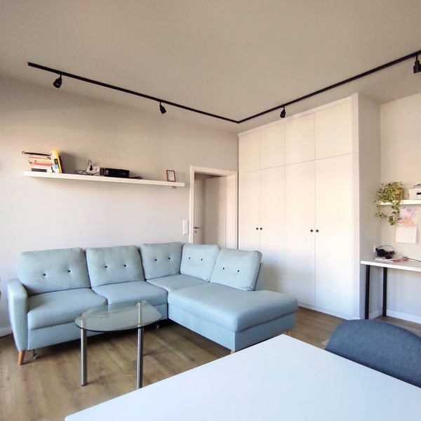 Recently refurbished flat, very well connected and close to Mauerpark