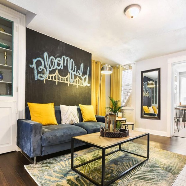 Recently refurbished, great location, walking distance to bars & restaurants!