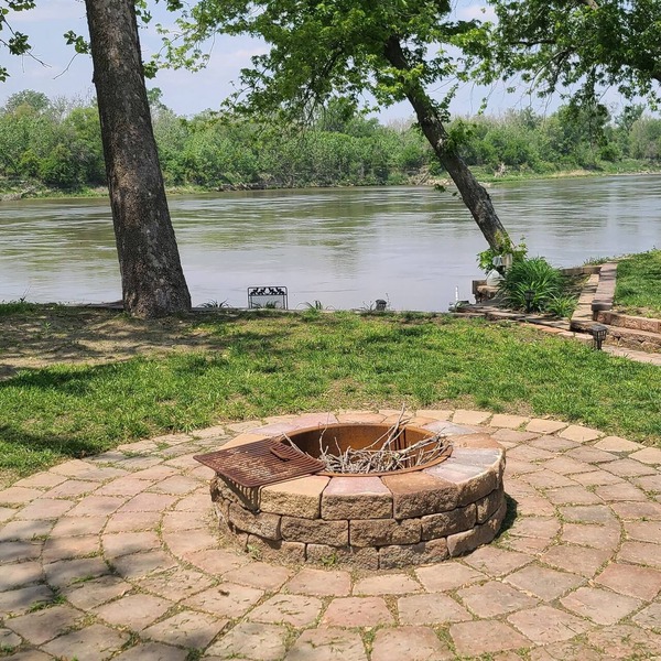 Reconnect with nature at this unforgettable escape. Close to the Missouri river