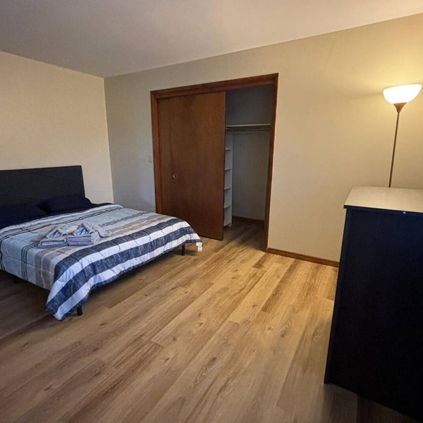 Red Barn Village: Fully Furnished 2 Bed with Bath