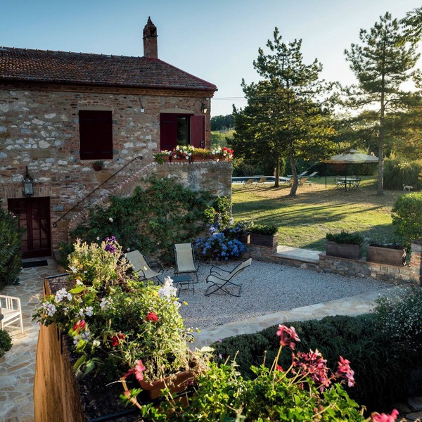 Red Heart - relax with those you love in Tuscany.