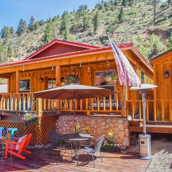 Red River Summer Cabin w/Fire Pit & Mtn Views