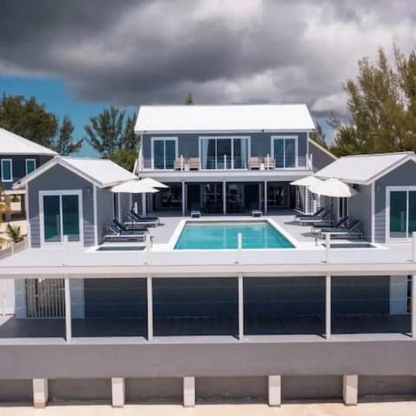 Reef House Abaco - Tranquil Beach Retreat Perfect for Large Groups