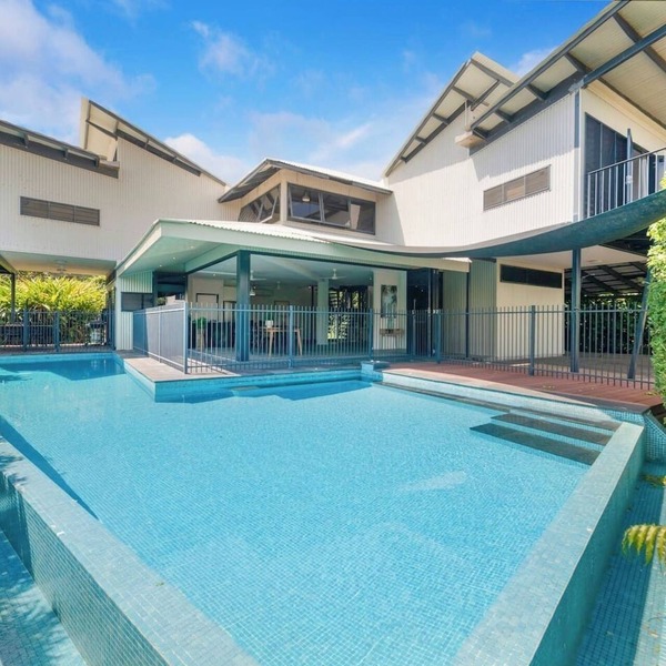 Reef Villa A Sprawling Waterfront Oasis