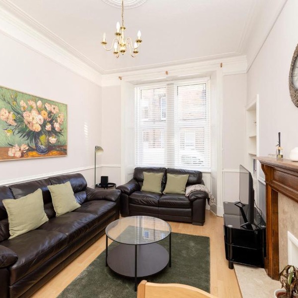 Refined 2-Bed Flat with Classic Edinburgh Charm
