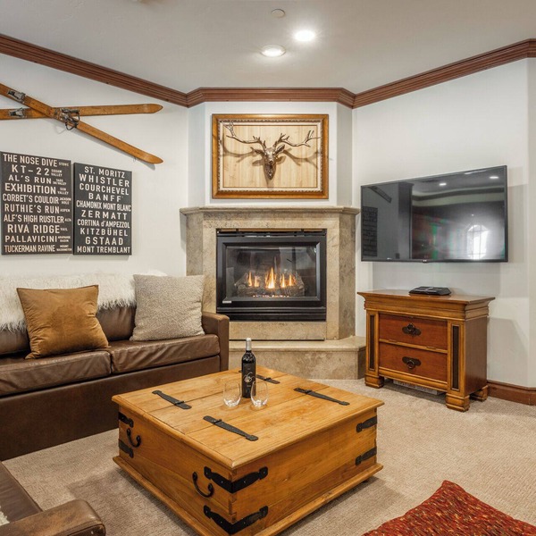 Refined Rustic Retreat | Walk to Canyon Lodge, Hot Tub, Sauna & Garage