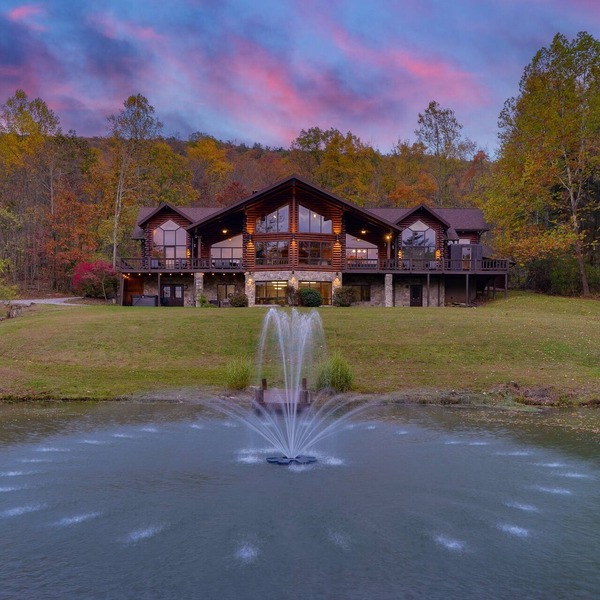 Reflection Ridge | Epic Mountain Cabin w/Pickleball, Sauna, Theatre, Golf-Sim, Pond & Hot Tub
