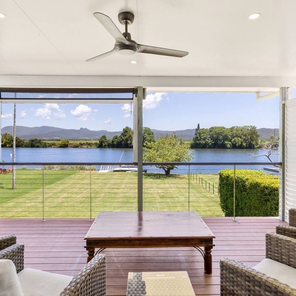 Reflections on the Tweed - Waterfront Pet Friendly Home with Boat Pontoon! Min. 3N - Linen Provided