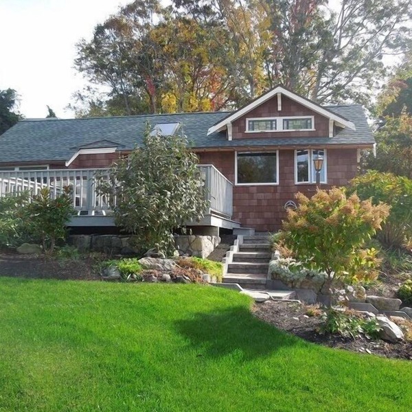 Refurbished Cottage with Views of Town Cove (1038)