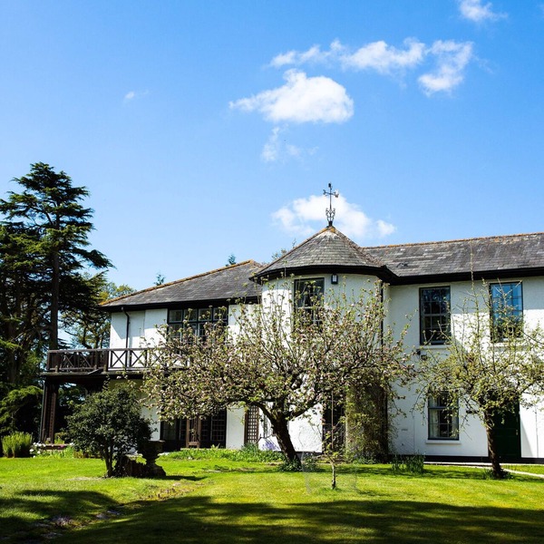 Regency Elegance Combined With Modern Conveniences