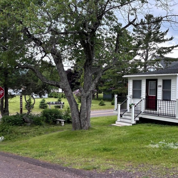 Relax at our Cozy Cottage in the heart of Eagle Harbor