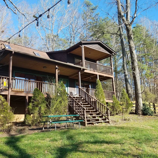Relax by the River.Perfect for families. Wi-Fi - cell service