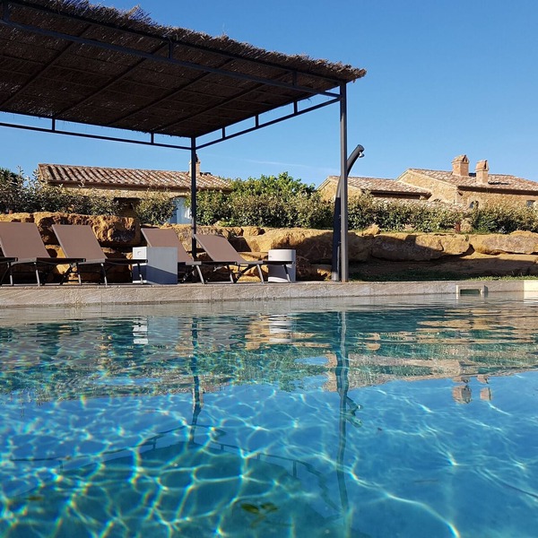 Relax in a private Tuscan Villa with pool and open hill views