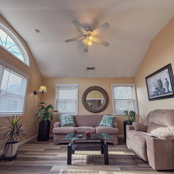 Relaxing 2BR/2BA Entire House, Short Drive from Wildwood & Cape May Beaches