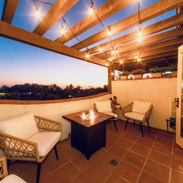 Relaxing 2BR Condo Near Dining Sunsets Parks Close Beach Access!