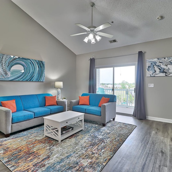Relaxing 2BR Unit with Pool View