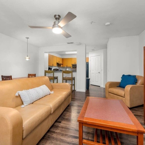 Relaxing 4BR condo w/pool & gym access