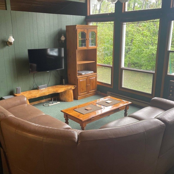Relaxing Hillside Beach Cottage - Lake Winnipeg