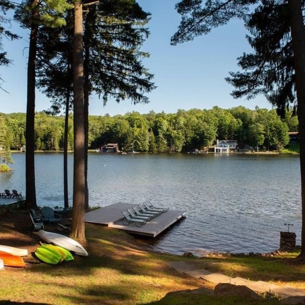 Relaxing Luxury Lakefront Stay - Short walk to Town, Water Safari & Dining.